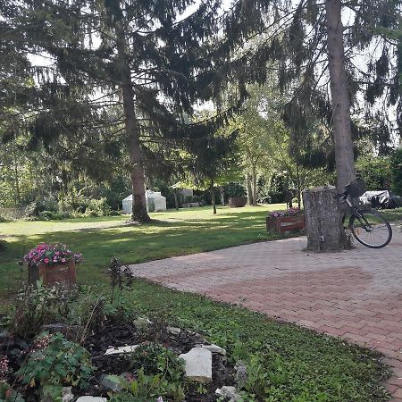 Val Des Bois Panzió Warmeriville Kültér fotó