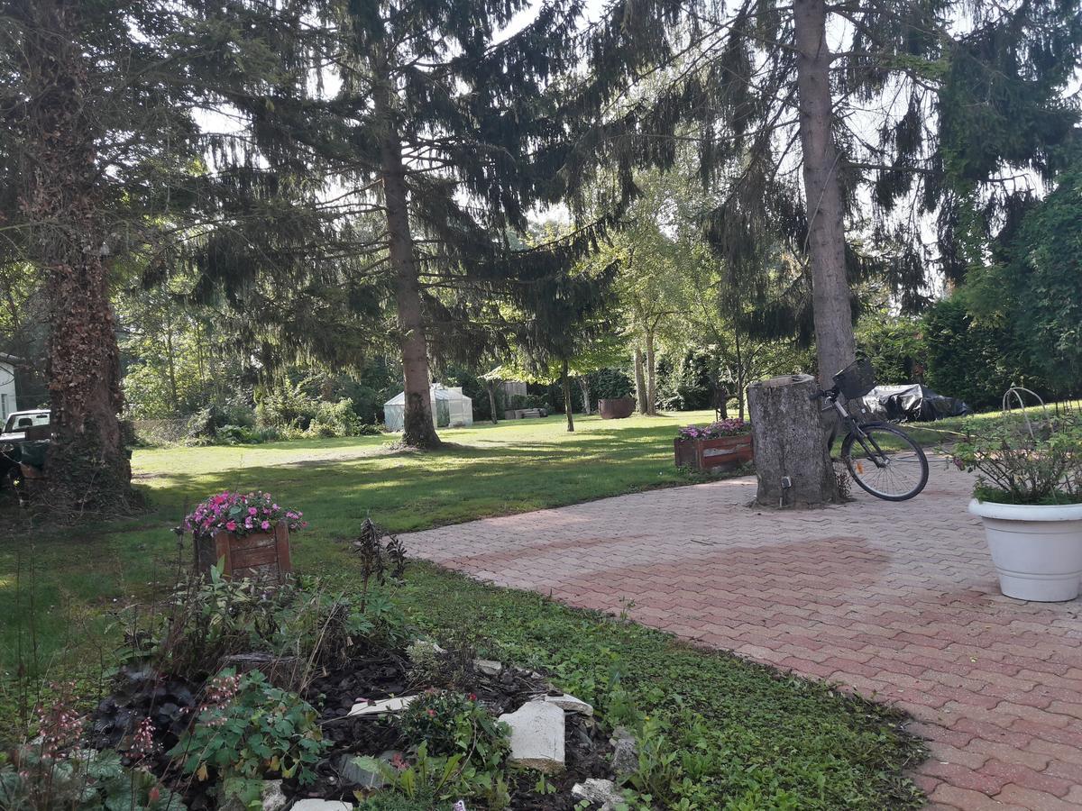 Val Des Bois Panzió Warmeriville Kültér fotó